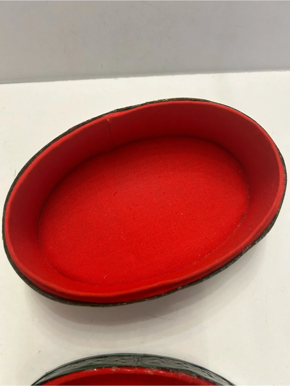 Vintage Green Oval Lacquered Woven Straw Trinket Box - Red Fabric Lined